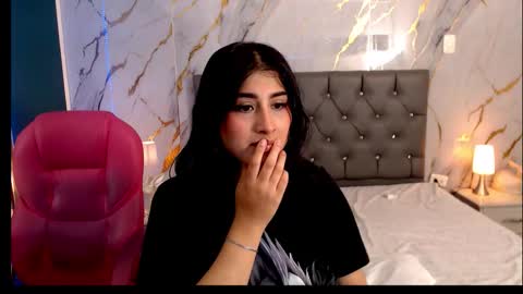 Snapshot of dulciinea_07 chatting on 10.04.25 Abril Cruz online show from 10.04.25