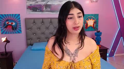 Snapshot of dulciinea_07 chatting on 10.15.25 Abril Cruz online show from 10.15.25