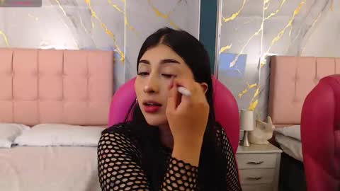 Snapshot of dulciinea_07 chatting on 10.17.25 Abril Cruz online show from 10.17.25