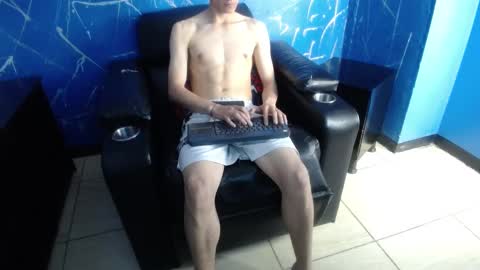 Snapshot of dumbito73 chatting on 03.08.25 Dumbito73 online show from 03.08.25