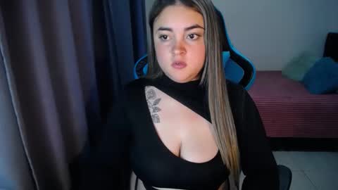 Snapshot of dumont_model chatting on 01.28.25 Nicole online show from 01.28.25