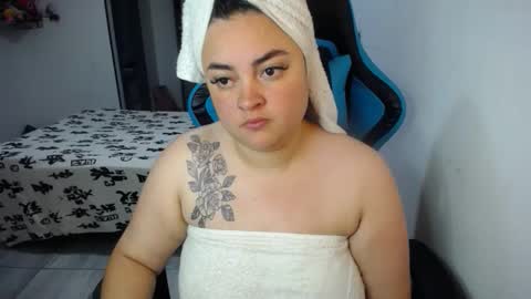 Snapshot of dumont_model chatting on 10.12.25 Nicole online show from 10.12.25