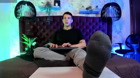 Snapshot of dustin_sonne chatting on 04.22.26 Dustin Sonne online show from 04.22.26