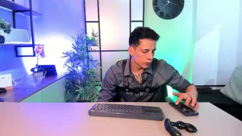 Snapshot of dustin_sonne chatting on 05.01.26 Dustin Sonne online show from 05.01.26