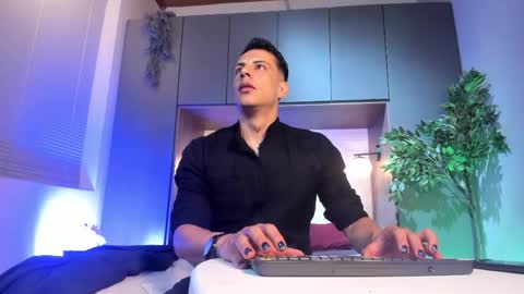 Snapshot of dustin_sonne chatting on 05.29.26 Dustin Sonne online show from 05.29.26