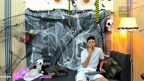 Snapshot of dustinandjordan chatting on 10.19.25 dustinandjordan online show from 10.19.25