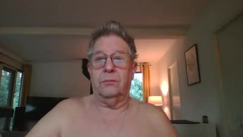 Snapshot of dutchsmooth chatting on 12.03.24 dutchsmooth online show from 12.03.24