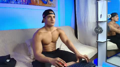 dwayne_esteven10 online show from 07.18.26