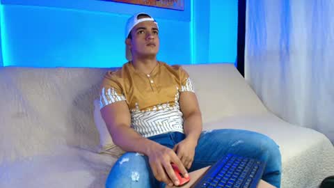 dwayne_esteven10 online show from 07.27.26