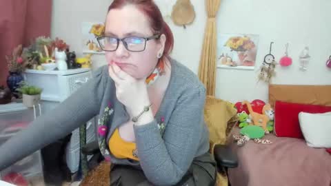 Snapshot of dyannelovee chatting on 12.18.24 Dyanne online show from 12.18.24