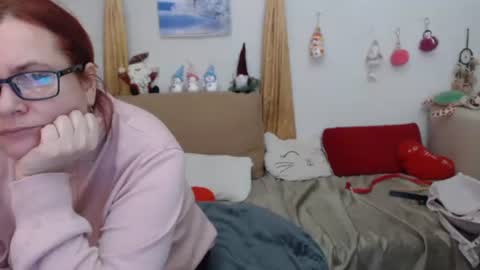 Snapshot of dyannelovee chatting on 01.11.25 Dyanne online show from 01.11.25