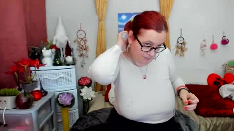 Snapshot of dyannelovee chatting on 01.26.25 Dyanne online show from 01.26.25