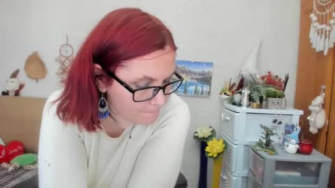 Snapshot of dyannelovee chatting on 02.25.25 Dyanne online show from 02.25.25