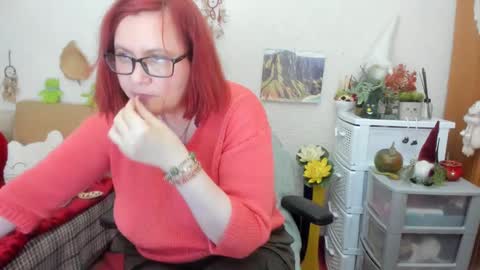 Snapshot of dyannelovee chatting on 03.02.25 Dyanne online show from 03.02.25