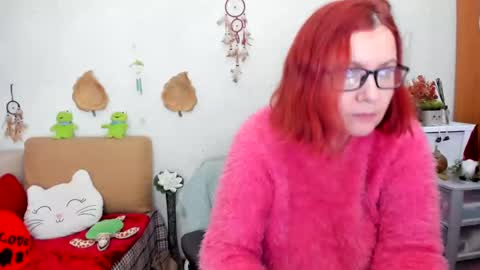 Snapshot of dyannelovee chatting on 03.09.25 Dyanne online show from 03.09.25