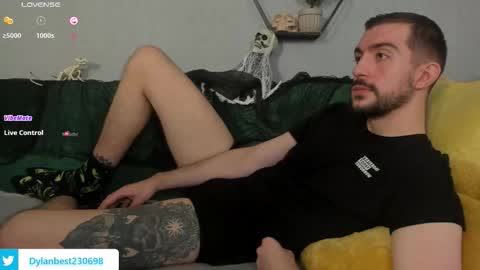 Snapshot of dylan_starxx chatting on 10.16.25 Dylan online show from 10.16.25