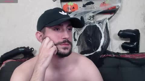 Snapshot of dylan_starxx chatting on 10.30.25 Dylan online show from 10.30.25