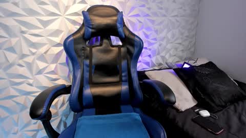 Snapshot of dylan_walton chatting on 10.29.25 Dylan online show from 10.29.25