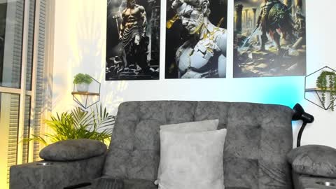 Snapshot of dylanrivera_ chatting on 12.19.24 Dylan Rivera online show from 12.19.24