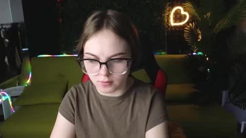 Snapshot of dyna_bae chatting on 03.04.25 Dyna online show from 03.04.25