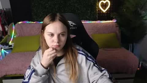 Snapshot of dyna_bae chatting on 09.30.25 Dyna online show from 09.30.25