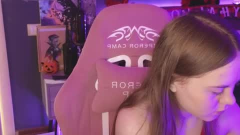 Snapshot of dyna_bae chatting on 10.23.25 Dyna online show from 10.23.25