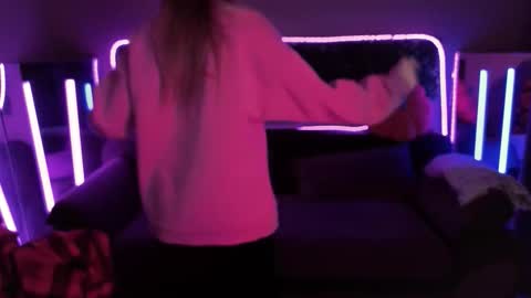 Snapshot of dyna_bae chatting on 11.23.25 Dyna online show from 11.23.25