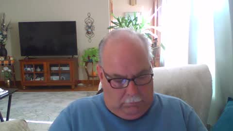 Snapshot of earl52 chatting on 09.26.25 earl52 online show from 09.26.25