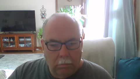 Snapshot of earl52 chatting on 10.01.25 earl52 online show from 10.01.25