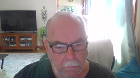 Snapshot of earl52 chatting on 10.04.25 earl52 online show from 10.04.25