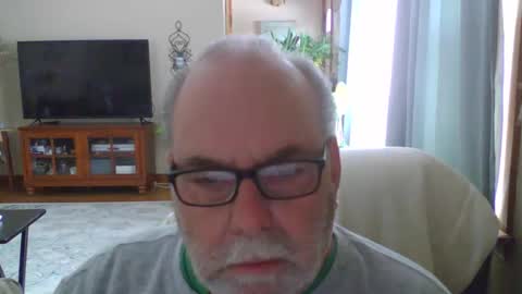 Snapshot of earl52 chatting on 03.05.26 earl52 online show from 03.05.26