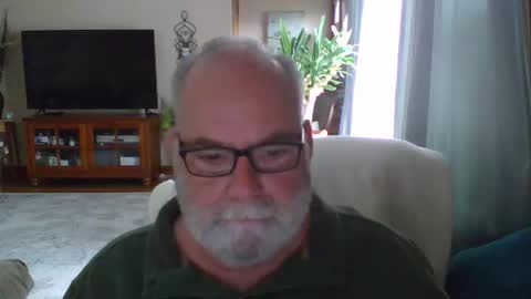 Snapshot of earl52 chatting on 04.05.26 earl52 online show from 04.05.26