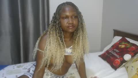 Snapshot of east_queen chatting on 12.20.24 east_queen online show from 12.20.24