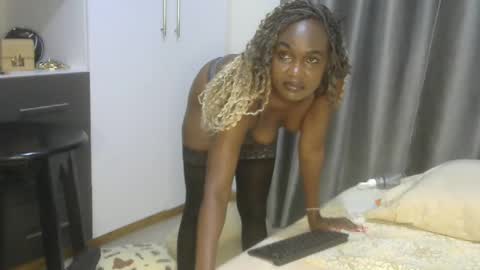 Snapshot of east_queen chatting on 01.09.25 east_queen online show from 01.09.25