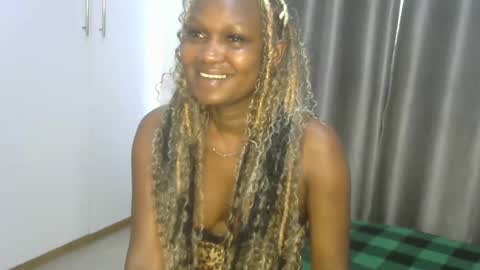 Snapshot of east_queen chatting on 01.16.25 east_queen online show from 01.16.25