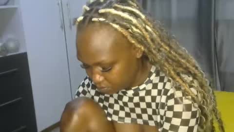 Snapshot of east_queen chatting on 01.18.25 east_queen online show from 01.18.25