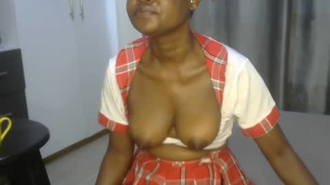 Snapshot of east_queen chatting on 02.02.25 east_queen online show from 02.02.25