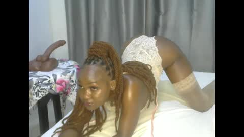 Snapshot of east_queen chatting on 02.27.25 east_queen online show from 02.27.25