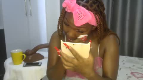 Snapshot of east_queen chatting on 03.02.25 east_queen online show from 03.02.25