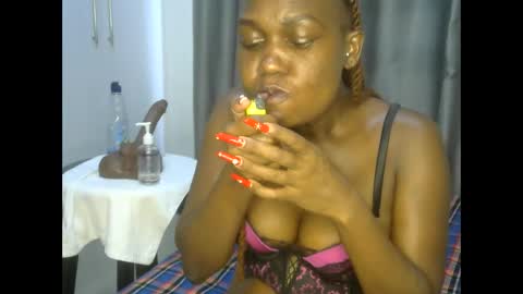 Snapshot of east_queen chatting on 03.04.25 east_queen online show from 03.04.25