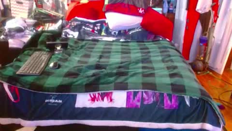 Snapshot of eastbayboy57 chatting on 11.05.25 eastbayboy57 online show from 11.05.25