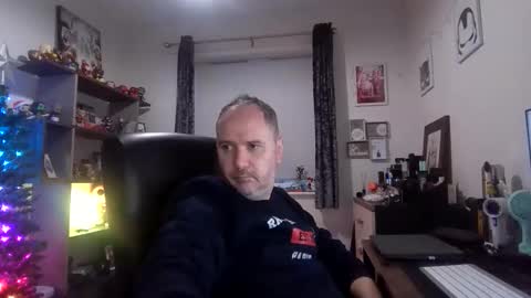 Snapshot of eastmidssoul chatting on 12.18.25 eastmidssoul online show from 12.18.25