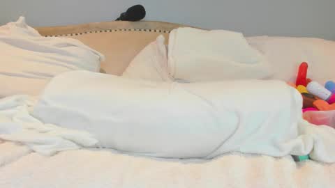 Snapshot of eatmygingersnapps chatting on 12.18.24 Allison online show from 12.18.24