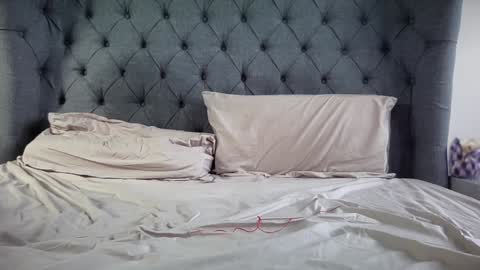 Nadia Ferreira  online show from 01.31.25