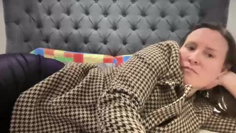 Nadia Ferreira  online show from 02.16.25