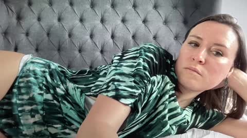 Nadia Ferreira  online show from 03.05.25