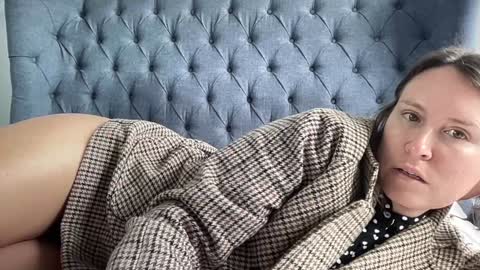 Nadia Ferreira  online show from 09.15.25