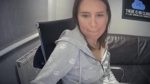 Nadia Ferreira  online show from 03.02.26