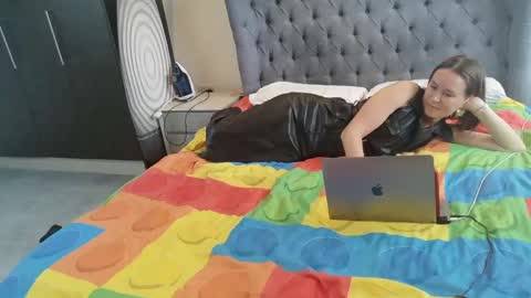 Nadia Ferreira  online show from 04.13.26