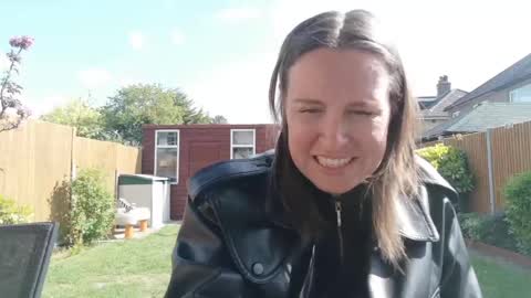 Nadia Ferreira  online show from 04.21.26